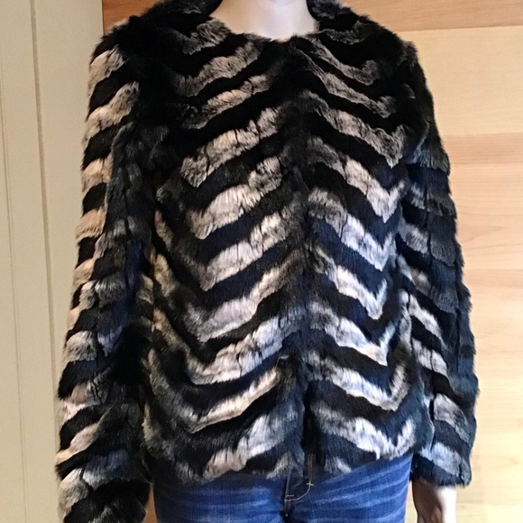 BOSTON PROPER FAUX FUR COLLARLESS STYLE - Picture 3 of 9